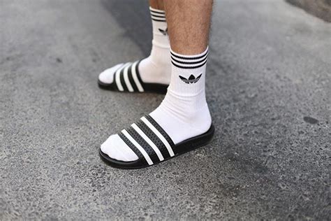 adidas slippers witte sokken